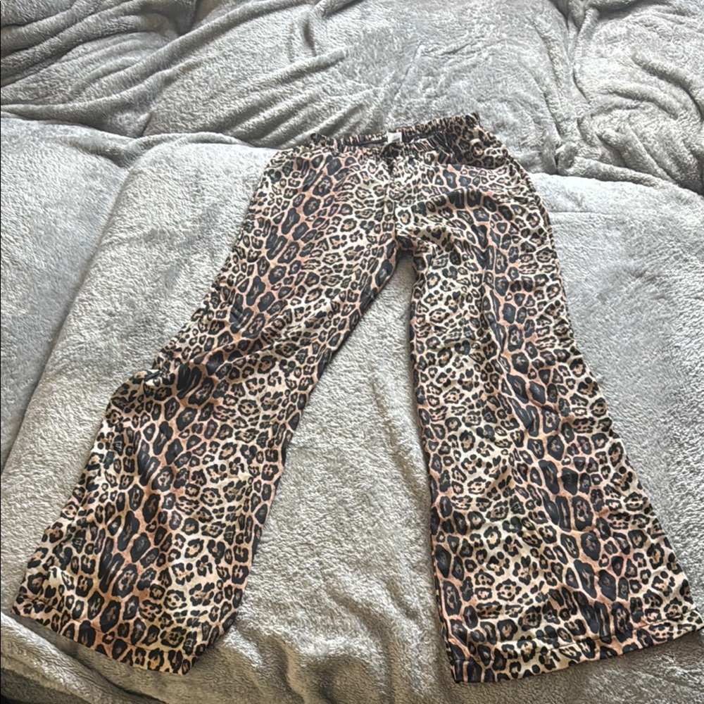 ONZIE size small/medium Leopard Print Wide-Leg Pants